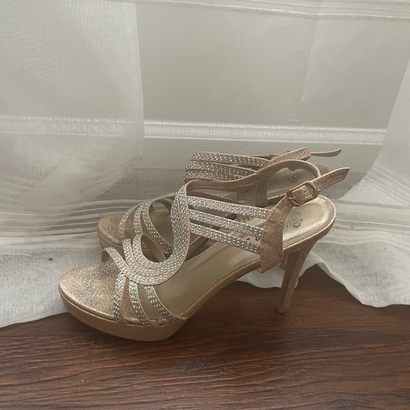 Gold Sparkle and Rhinestone Heels with Platform Size 8 - Picture 2 of 4